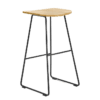 Tabouret moderne à structure en acier chromé avec assise en frêne massif