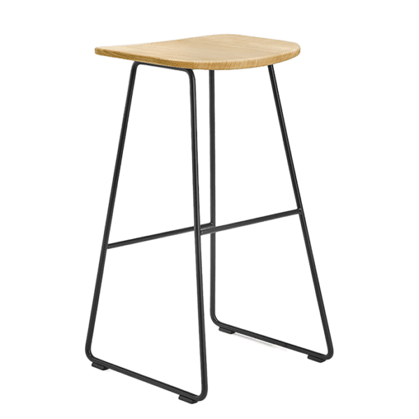 Tabouret moderne à structure en acier chromé avec assise en frêne massif