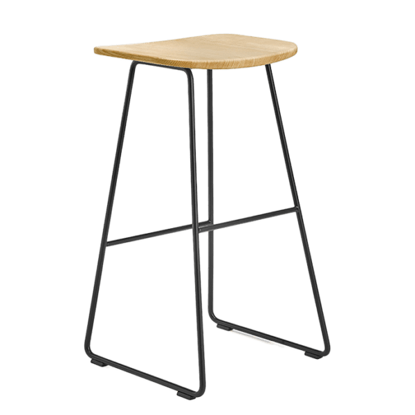 Tabouret moderne à structure en acier chromé avec assise en frêne massif